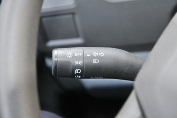 һ������ ��Ź�ʨ 120���� 4X2 ���ϳ�ͼƬ