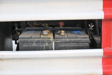 һ������ ��Ź�ʨ 120���� 4X2 ���ϳ�ͼƬ