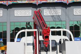 雷萨&nbsp;随车吊上装图片