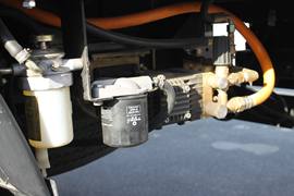 福田欧马可底盘&nbsp;清洗车底盘图片