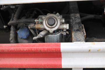 һ������ ��Ź�ʨ 120���� 4X2 ���ϳ�ͼƬ