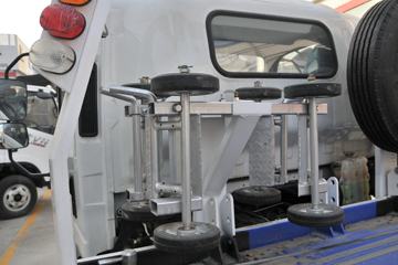 һ������ ��Ź�ʨ 120���� 4X2 ���ϳ�ͼƬ