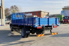 飞碟奥驰 D3系列 130马力 5.76米排半栏板载货车(FD1101P63K5-2)