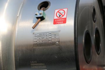 һ����� ��J6P�ؿ� �ʻݰ�2.0������ 440���� 6X4 LNGǣ����(CA4250P66M25T1E6)ͼƬ