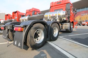 һ����� ��J6P�ؿ� �ʻݰ�2.0������ 440���� 6X4 LNGǣ����(CA4250P66M25T1E6)ͼƬ