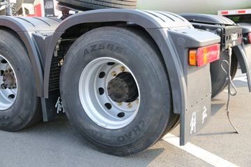 һ����� ��J6P�ؿ� �ʻݰ�2.0������ 440���� 6X4 LNGǣ����(CA4250P66M25T1E6)ͼƬ