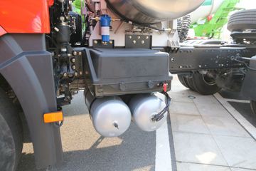 һ����� ��J6P�ؿ� �ʻݰ�2.0������ 440���� 6X4 LNGǣ����(CA4250P66M25T1E6)ͼƬ