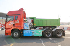 青岛解放 JH6重卡 6X4排半纯电动牵引车(CA4250P26T1BEVA1)423kWh