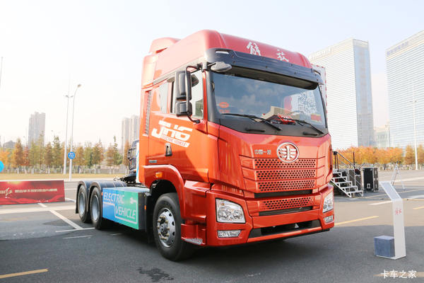 青岛解放 JH6重卡 6X4排半纯电动牵引车(CA4250P26T1BEVA1)423kWh