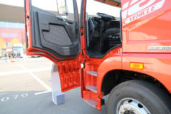 青岛解放 JH6重卡 6X4排半纯电动牵引车(CA4250P26T1BEVA1)423kWh