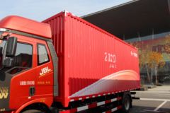 一汽解放 J6L中卡 2020款 领航版 绿通 240马力 4X2 6.8米厢式载货车(CA5180XXYP62K1L4E5)