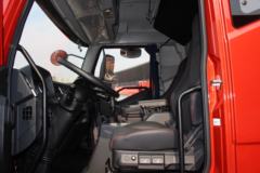 一汽解放 J6L中卡 质惠版 220马力 4X2 6.8米厢式载货车(CA5180XXYP62K1L4E5)
