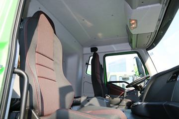 һ����� ��J6P�ؿ� 440���� 6X4 5.6��LNG������ж��(����)(CA3250P66M25L1T1E6)ͼƬ