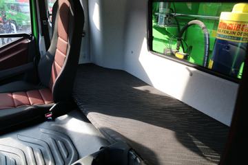 һ����� ��J6P�ؿ� 440���� 6X4 5.6��LNG������ж��(����)(CA3250P66M25L1T1E6)ͼƬ