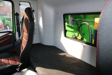 һ����� ��J6P�ؿ� 440���� 6X4 5.6��LNG������ж��(����)(CA3250P66M25L1T1E6)ͼƬ