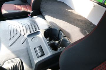 һ����� ��J6P�ؿ� 440���� 6X4 5.6��LNG������ж��(����)(CA3250P66M25L1T1E6)ͼƬ