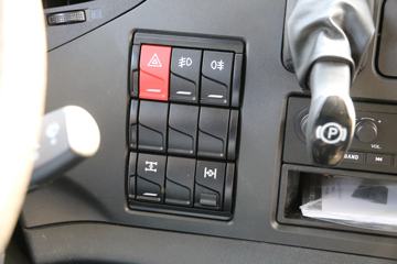 һ����� ��J6P�ؿ� 440���� 6X4 5.6��LNG������ж��(����)(CA3250P66M25L1T1E6)ͼƬ