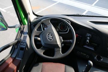 һ����� ��J6P�ؿ� 440���� 6X4 5.6��LNG������ж��(����)(CA3250P66M25L1T1E6)ͼƬ