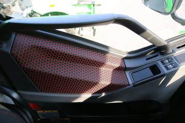 һ����� ��J6P�ؿ� 440���� 6X4 5.6��LNG������ж��(����)(CA3250P66M25L1T1E6)ͼƬ