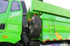 一汽解放 新J6P重卡 440马力 6X4 5.6米LNG渣土自卸车(国六)(CA3250P66M25L1T1E6)