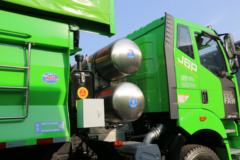 一汽解放 新J6P重卡 440马力 8X4 5.6米LNG渣土自卸车(国六)(CA3310P66M25L1T4E6)