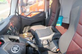 一汽解放底盘&nbsp;垃圾运输车驾驶室图片