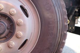 一汽解放底盘&nbsp;垃圾运输车底盘图片