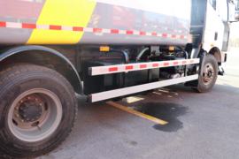 一汽解放底盘&nbsp;垃圾运输车底盘图片