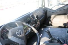 一汽解放 J6L 轻量化版 320马力 8X4 8方混凝土搅拌车(290后桥)(CA5310GJBP62K2T4E5)