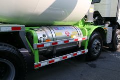 一汽解放 新J6P 440马力 8X4 LNG混凝土搅拌车(凌宇牌)(国六)(CA5310GJBP66M25L1T4E6)