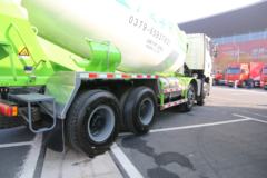 一汽解放 新J6P 440马力 8X4 LNG混凝土搅拌车(凌宇牌)(国六)(CA5310GJBP66M25L1T4E6)