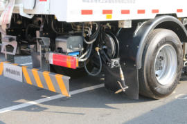 一汽解放底盘&nbsp;扫路车底盘图片