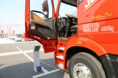 一汽解放 新J6P重卡 领航版 550马力 6X4 AMT自动挡牵引车(CA4250P66K25T1A1E5)
