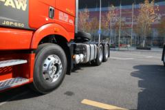 一汽解放 新J6P重卡 领航版 550马力 6X4 AMT自动挡牵引车(CA4250P66K25T1A1E5)