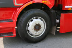 解放 J6L 4X2 18T 7.7米排半纯电动翼开启厢式物流车(CA5180XYKP62L5BEV)218kWh