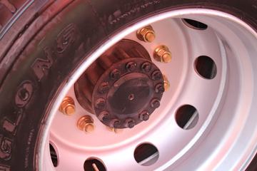 一汽解放 新J6L中卡 寒区版 240马力 4X2 6.8米厢式载货车(国六b)(CA5180XXYP62K1L4E6)图片
