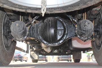 一汽解放 新J6L中卡 寒区版 240马力 4X2 6.8米厢式载货车(国六b)(CA5180XXYP62K1L4E6)图片