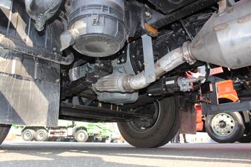 一汽解放 新J6L中卡 寒区版 240马力 4X2 6.8米厢式载货车(国六b)(CA5180XXYP62K1L4E6)图片