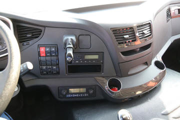 һ����� J6P 8X4 5.6���Ű봿�綯��ж(CA3310P66N142L4T4BEV)422.87kWhͼƬ