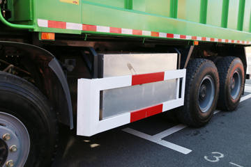 һ����� J6P 8X4 5.6���Ű봿�綯��ж(CA3310P66N142L4T4BEV)422.87kWhͼƬ