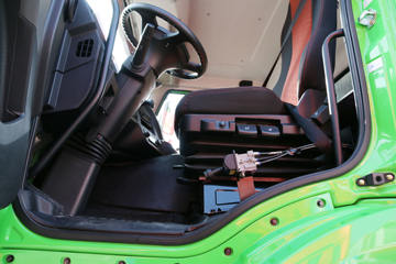 һ����� J6P 8X4 5.6���Ű봿�綯��ж(CA3310P66N142L4T4BEV)422.87kWhͼƬ