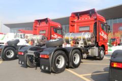 青岛解放 JH6重卡 领航版 440马力 6X4 LNG牵引车(国六)(CA4250P25K2T1NE6A80)