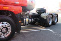 青岛解放 JH6重卡 领航版 440马力 6X4 LNG牵引车(国六)(CA4250P25K2T1NE6A80)