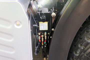 һ����� ��J6P�ؿ� 2020�� 390���� 6X4 5.6����ж��(CA3250P66K2L1T1AE5)ͼƬ