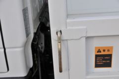 唐骏欧铃 小宝马 68马力 4X2 3.41米单排自卸车(ZB3040BDC3V)