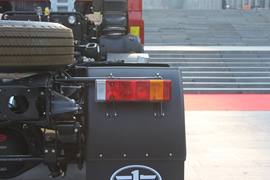 新大威&nbsp;牵引车底盘                                                图片