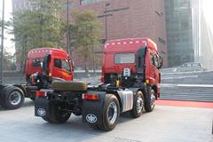 青岛解放 新大威重卡 336马力 6X2 牵引车(轻量化)(CA4226P2K15T3EA80)