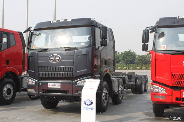 一汽解放 J6P重卡 390马力 8X4 8.8米LNG自卸车(CA3310P66L7T4E22M4)