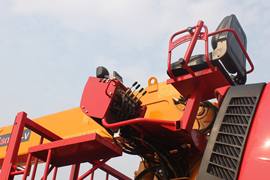 解放J6M&nbsp;随车吊上装图片