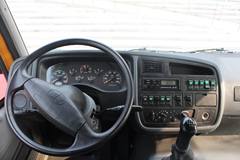 解放 悍威(J5M)重卡 180马力 4X4 双排栏板载货车(CA2120P7K2T5A70E3)